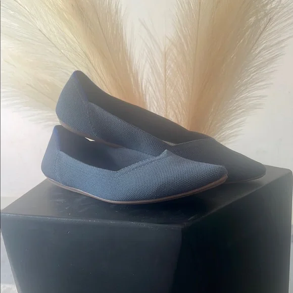 Navy Rothy’s The Point Flats Size 11.5 - Picture 1 of 3